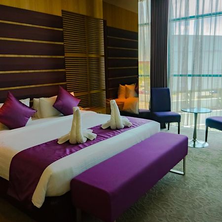 Greens Hotel & Suites Bintulu Exterior photo