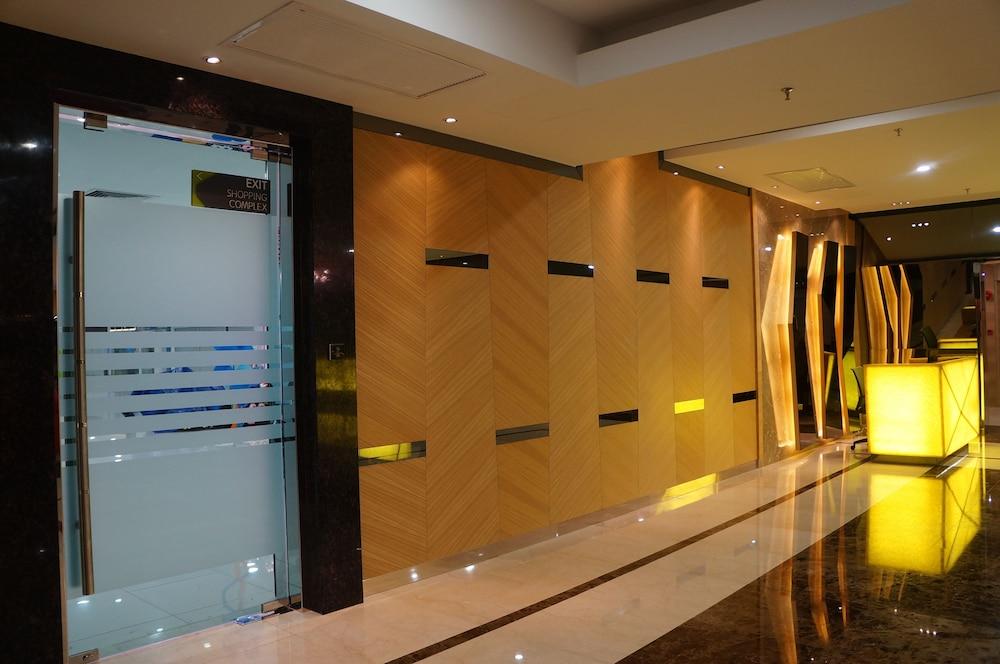 Greens Hotel & Suites Bintulu Exterior photo